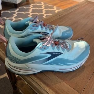 Womens brooks cascadia 16 trail shoes